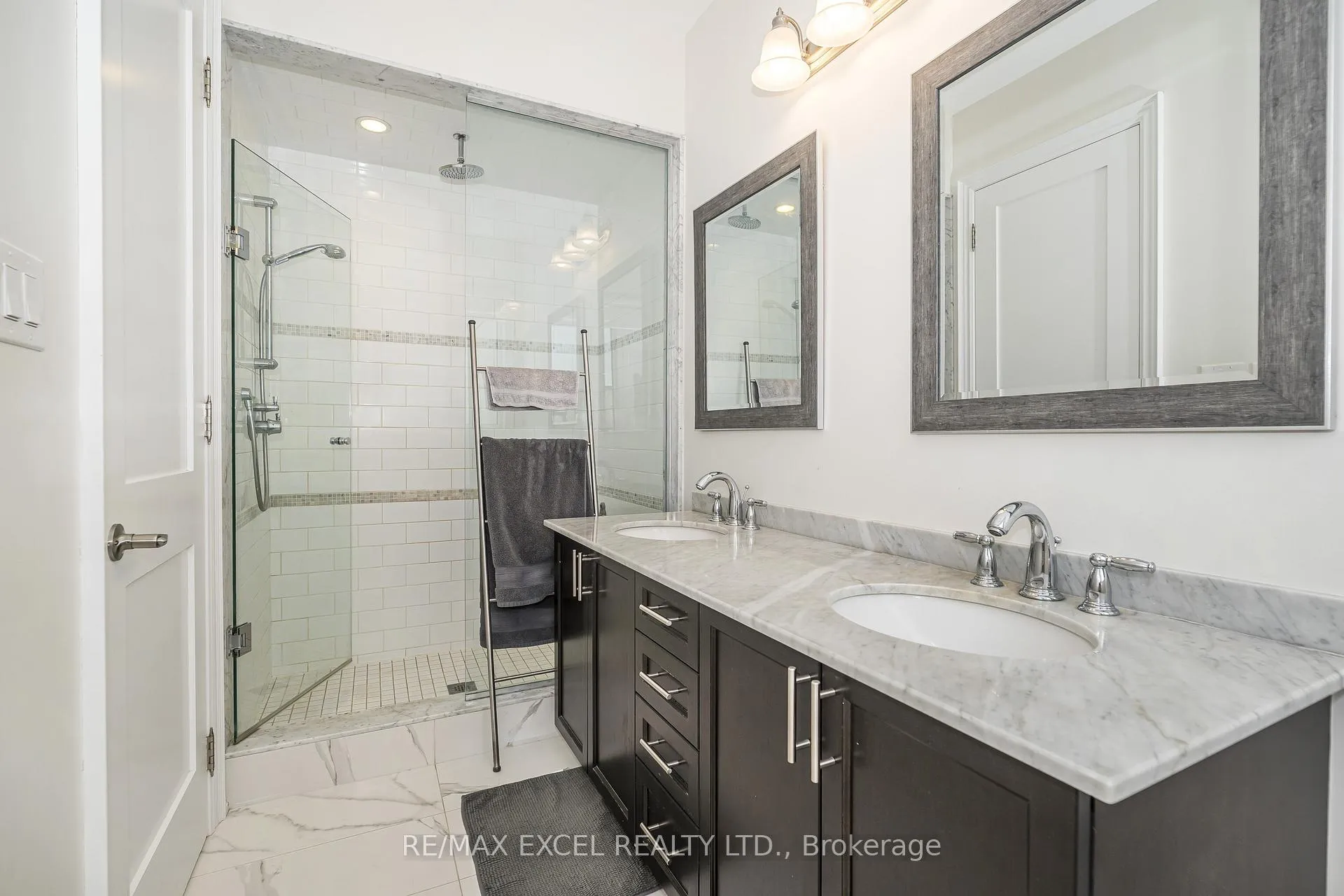 Photo 17 of 42 Aylin Crescent, Vaughan, Patterson — HOMEH