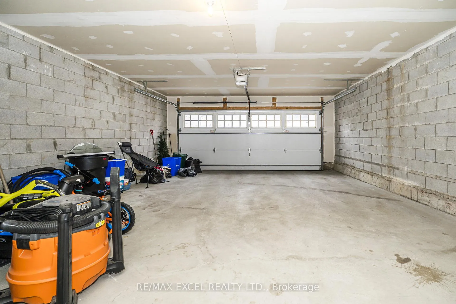 Photo 24 of 42 Aylin Crescent, Vaughan, Patterson — HOMEH