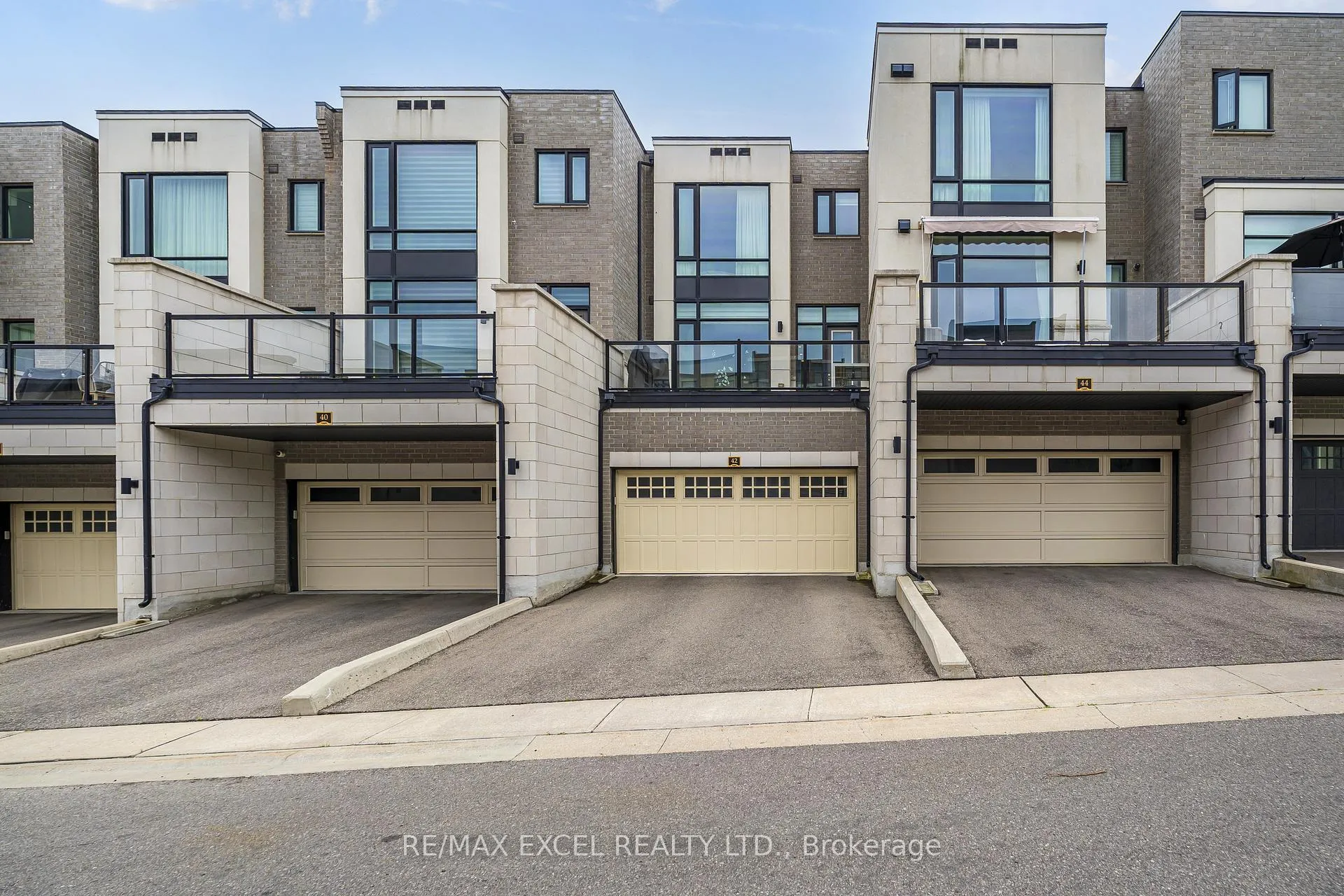 Photo 25 of 42 Aylin Crescent, Vaughan, Patterson — HOMEH