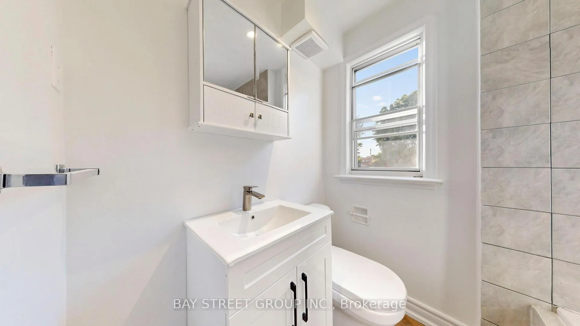 Photo 14 of 26 Innismore Crescent, Scarborough, Wexford-Maryvale — HOMEH