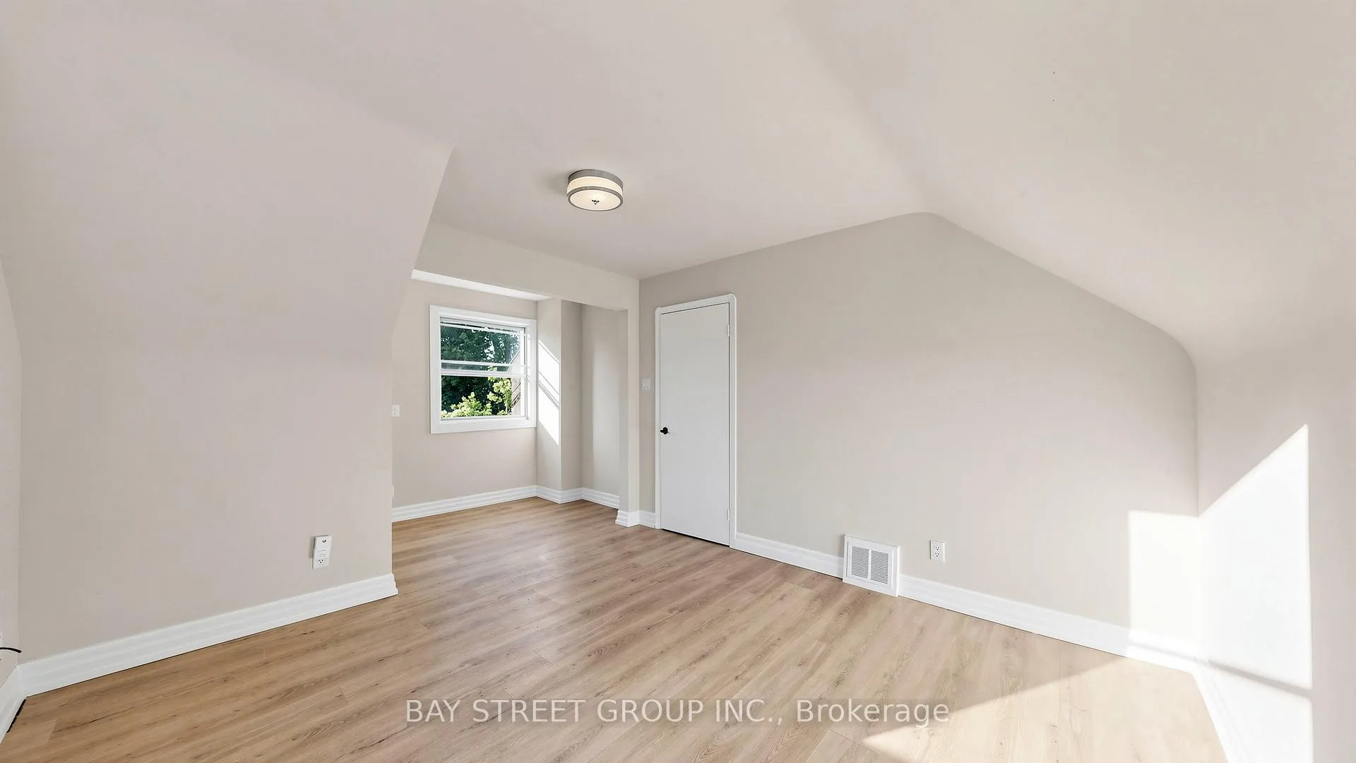 Photo 16 of 26 Innismore Crescent, Scarborough, Wexford-Maryvale — HOMEH