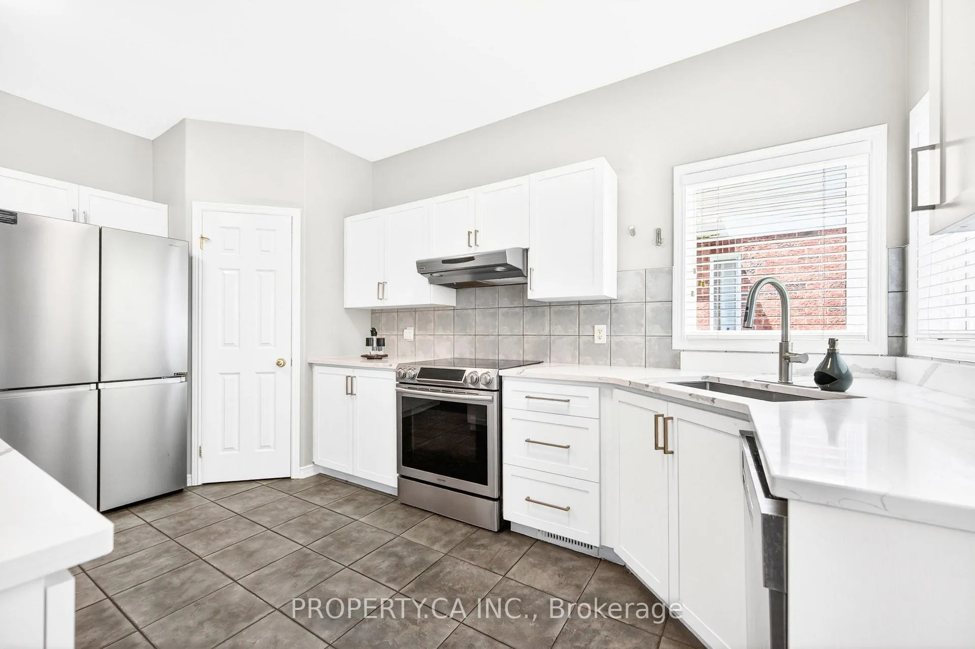 Photo 13 of 94 Broughton Street, Ottawa, Kanata - Kanata Lakes/Heritage Hills — HOMEH