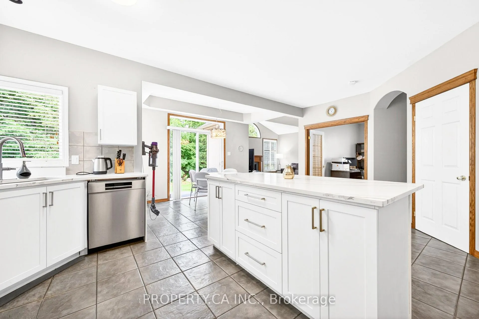 Photo 15 of 94 Broughton Street, Ottawa, Kanata - Kanata Lakes/Heritage Hills — HOMEH