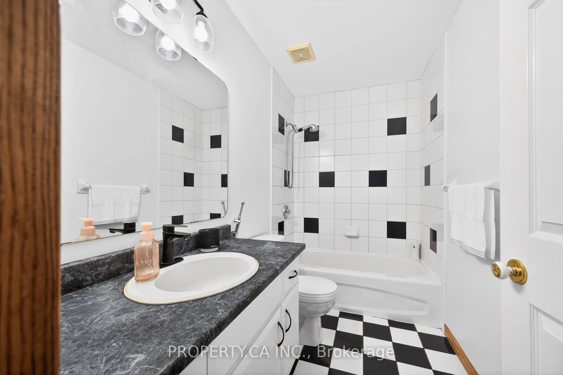 Photo 33 of 94 Broughton Street, Ottawa, Kanata - Kanata Lakes/Heritage Hills — HOMEH