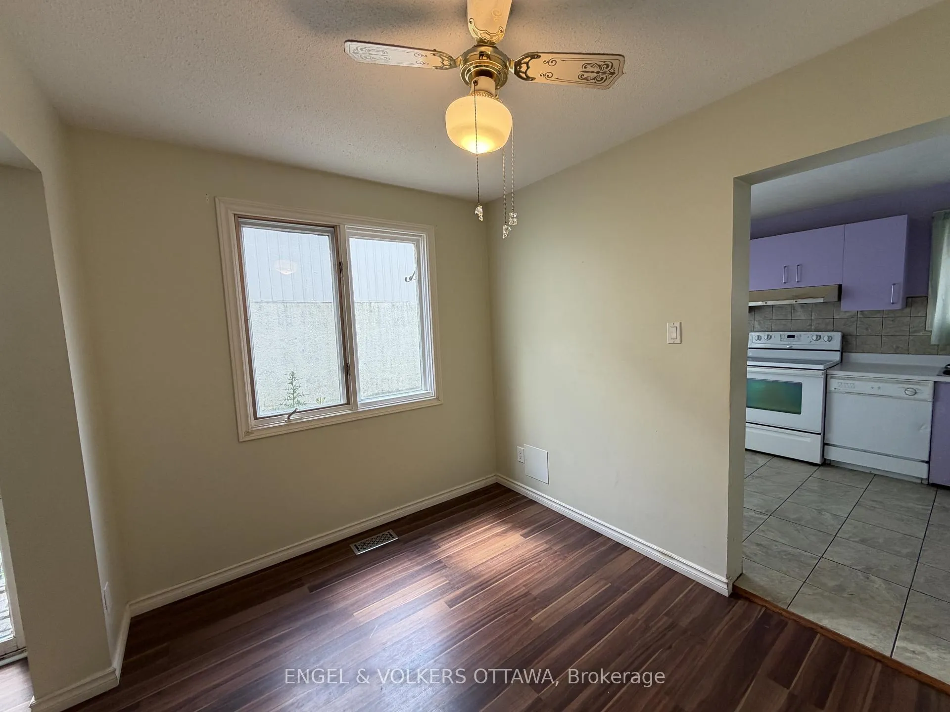 Photo 9 of Unit 65, 2063 Jasmine Crescent, Ottawa, Beacon Hill South — HOMEH