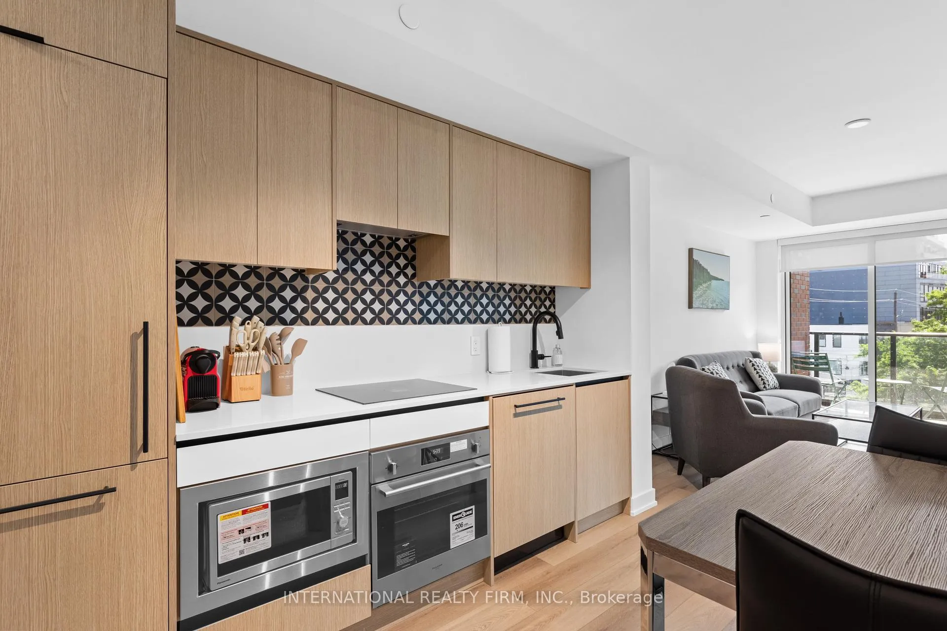 Photo 2 of Unit 409, 5 Lakeview (Short Term) Avenue, Toronto, Trinity-Bellwoods — HOMEH