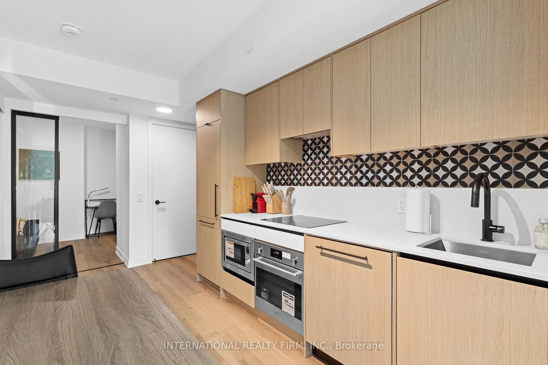 Photo 3 of Unit 409, 5 Lakeview (Short Term) Avenue, Toronto, Trinity-Bellwoods — HOMEH