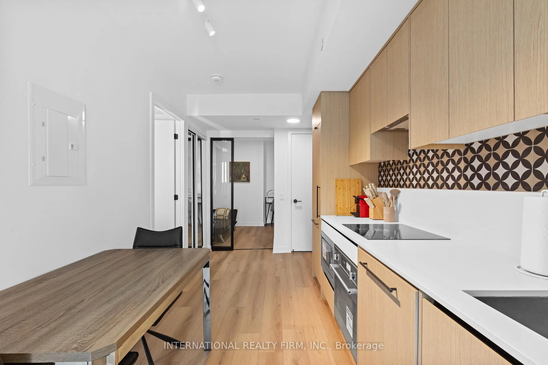 Photo 4 of Unit 409, 5 Lakeview (Short Term) Avenue, Toronto, Trinity-Bellwoods — HOMEH