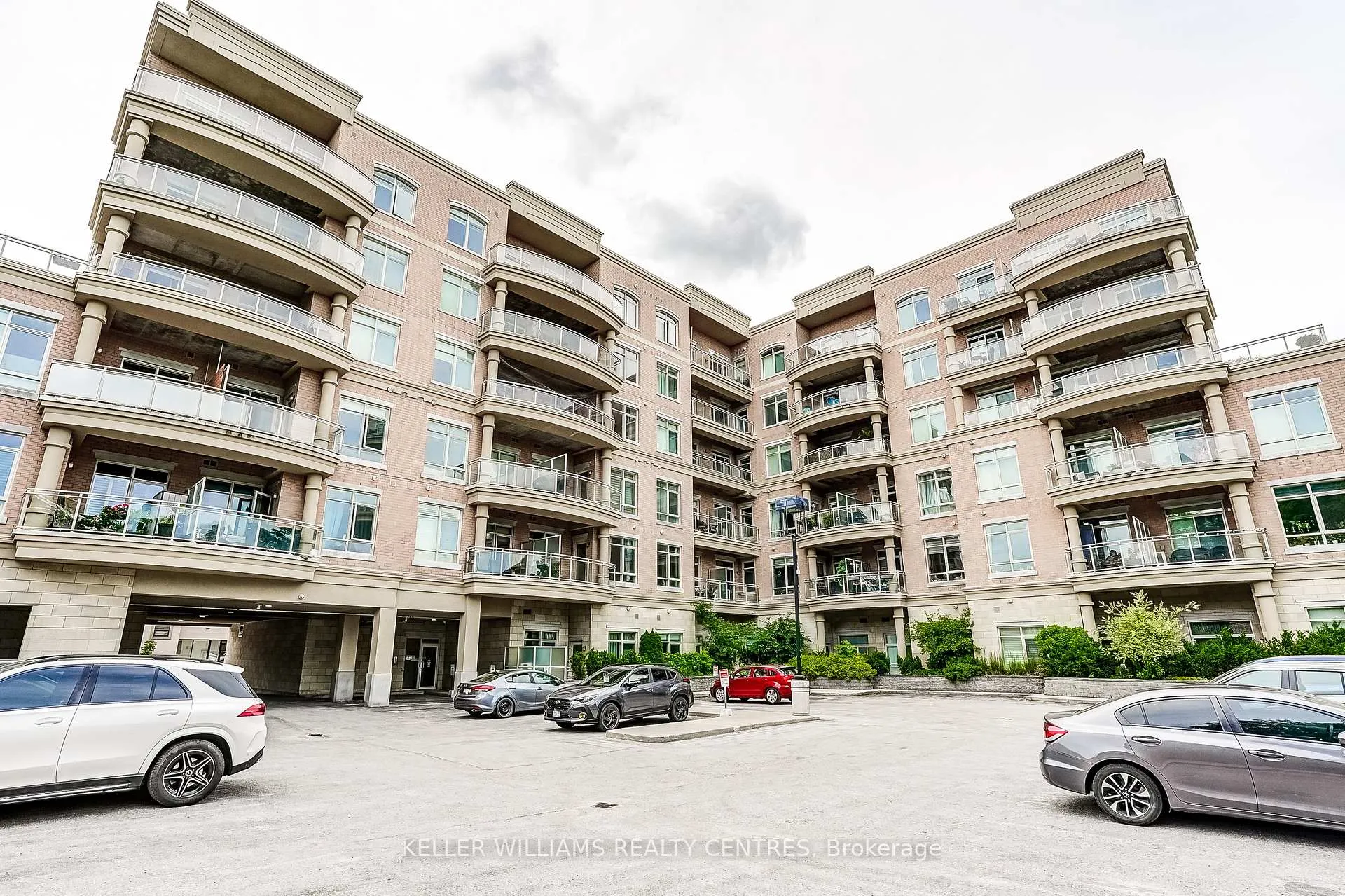 Photo 4 of Unit 317, 15277 Yonge Street, Aurora, Aurora Village — HOMEH