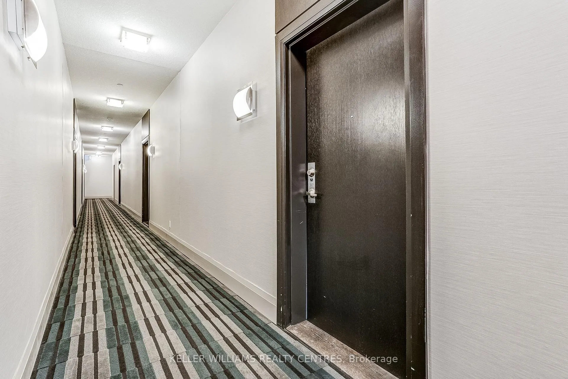 Photo 9 of Unit 317, 15277 Yonge Street, Aurora, Aurora Village — HOMEH