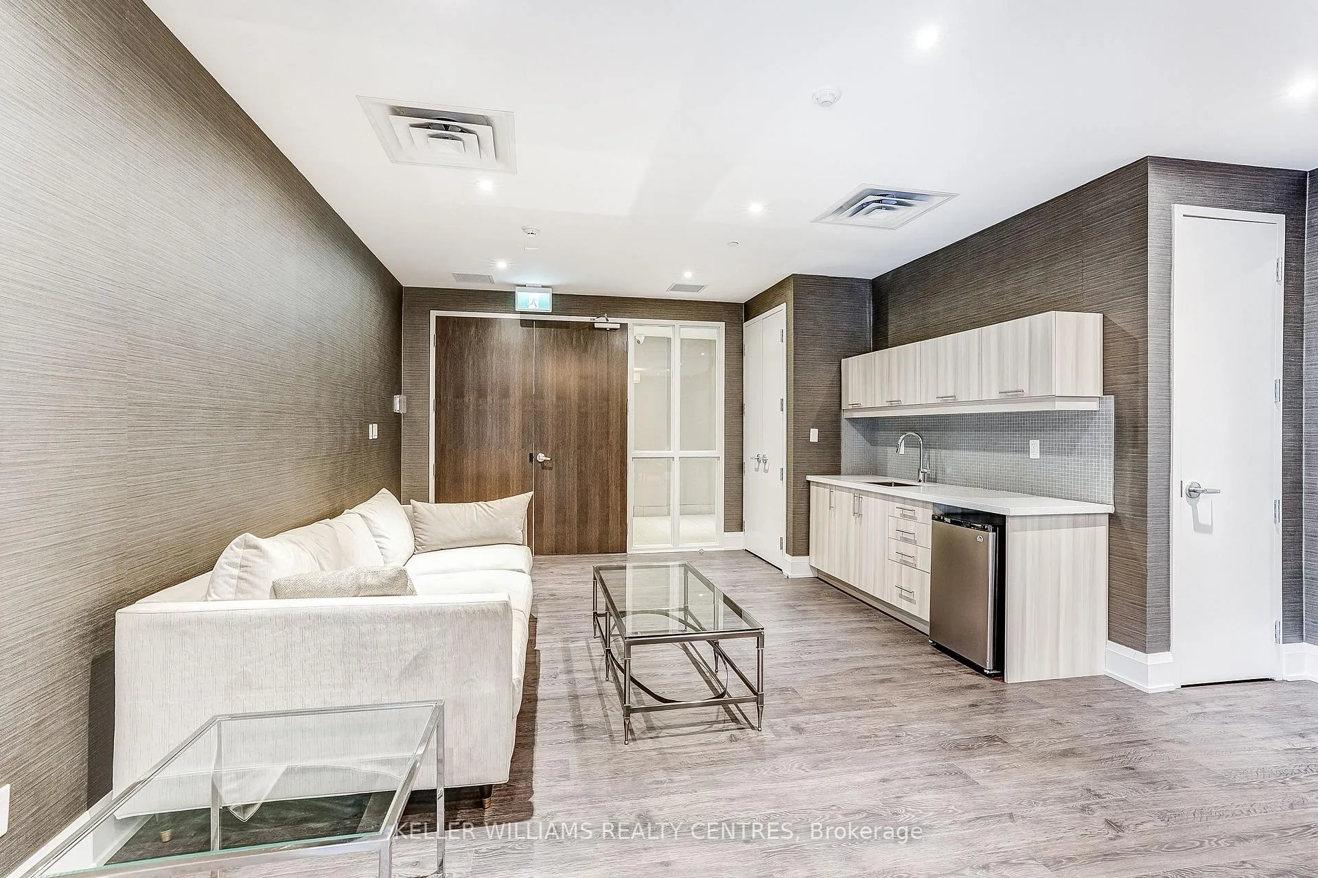 Photo 35 of Unit 317, 15277 Yonge Street, Aurora, Aurora Village — HOMEH