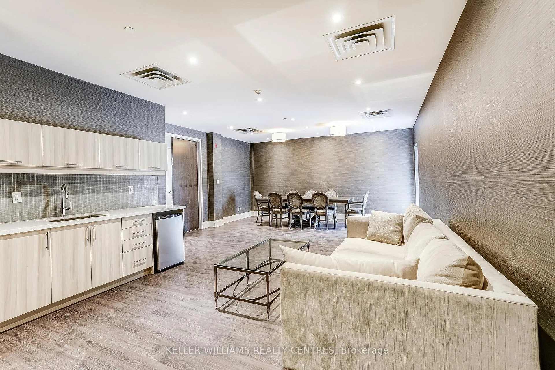 Photo 36 of Unit 317, 15277 Yonge Street, Aurora, Aurora Village — HOMEH