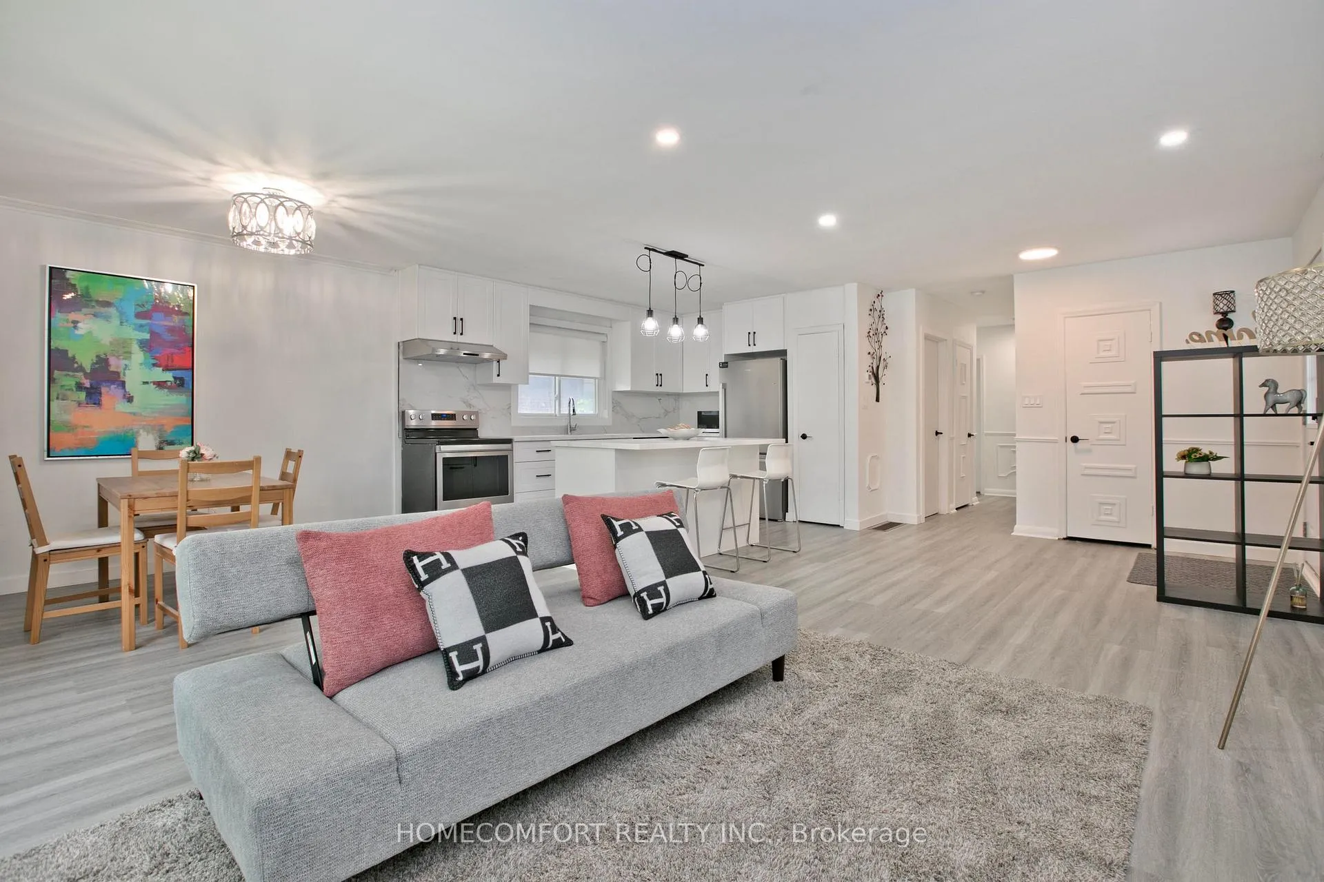 Photo 2 of 19 Beacham Crescent, Scarborough, Tam O'Shanter-Sullivan — HOMEH