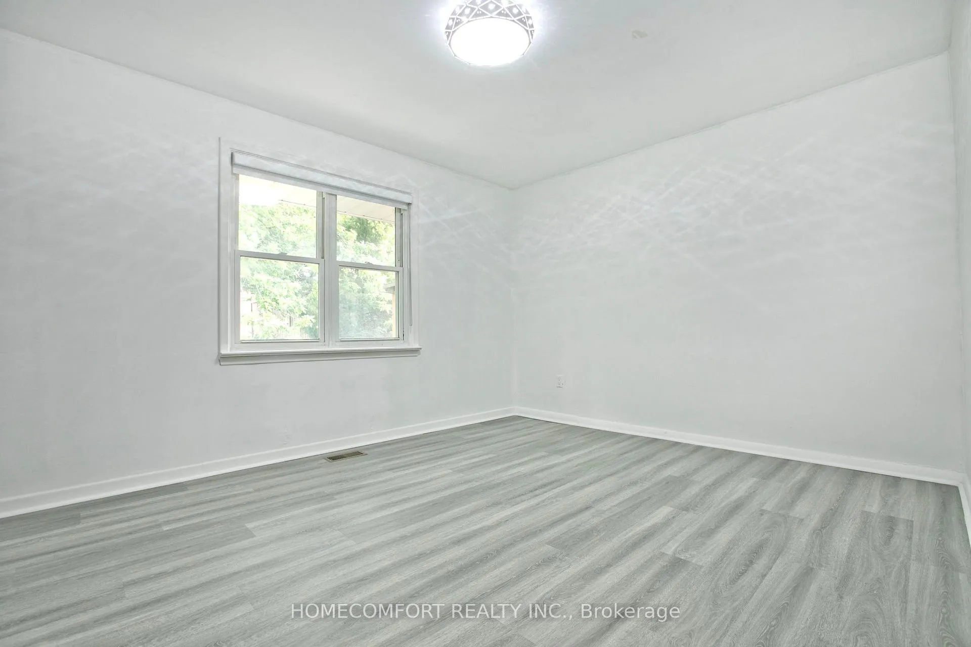 Photo 13 of 19 Beacham Crescent, Scarborough, Tam O'Shanter-Sullivan — HOMEH