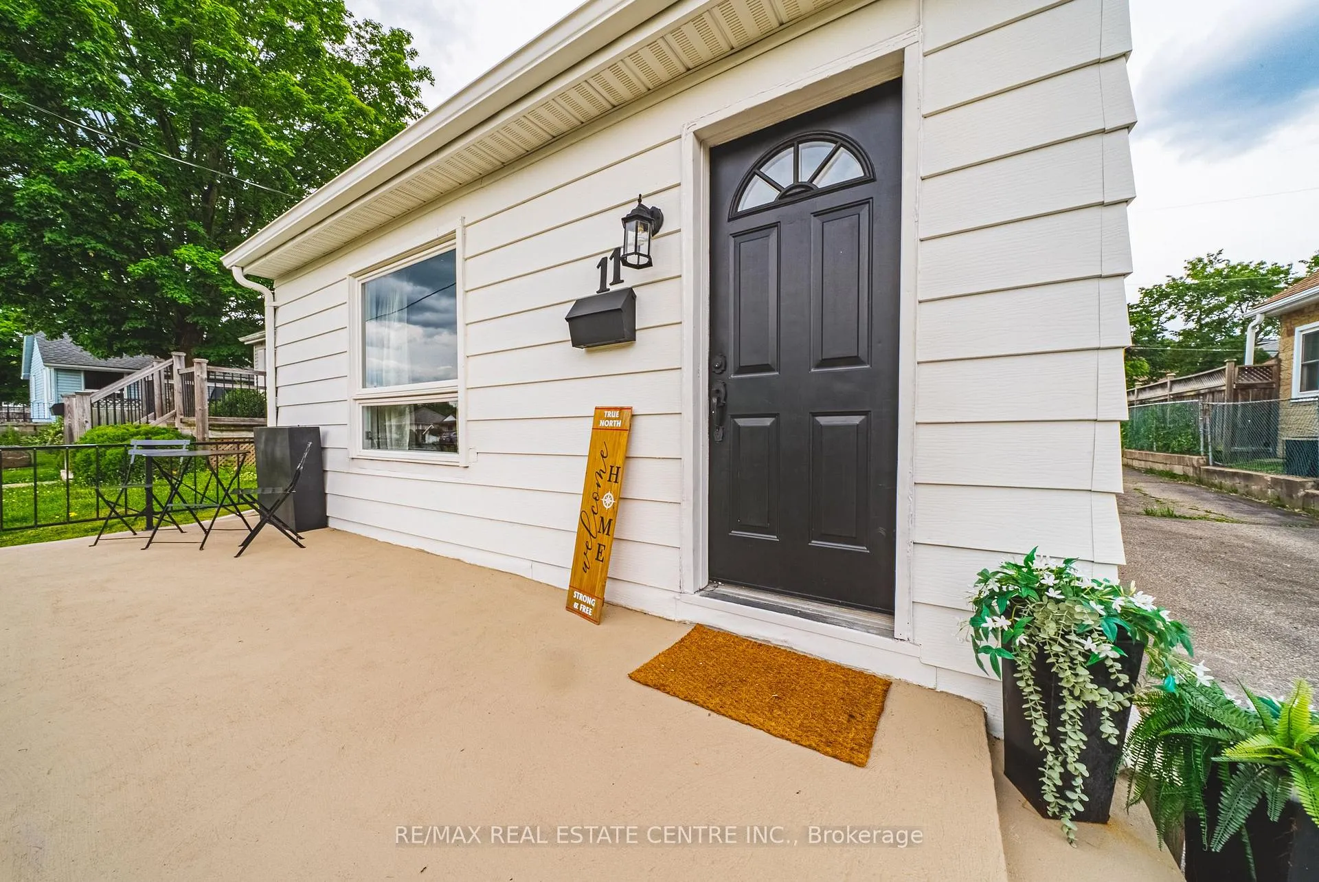Photo 1 of 11 Broadview Crescent, Cambridge, Greenway-Chaplin — HOMEH