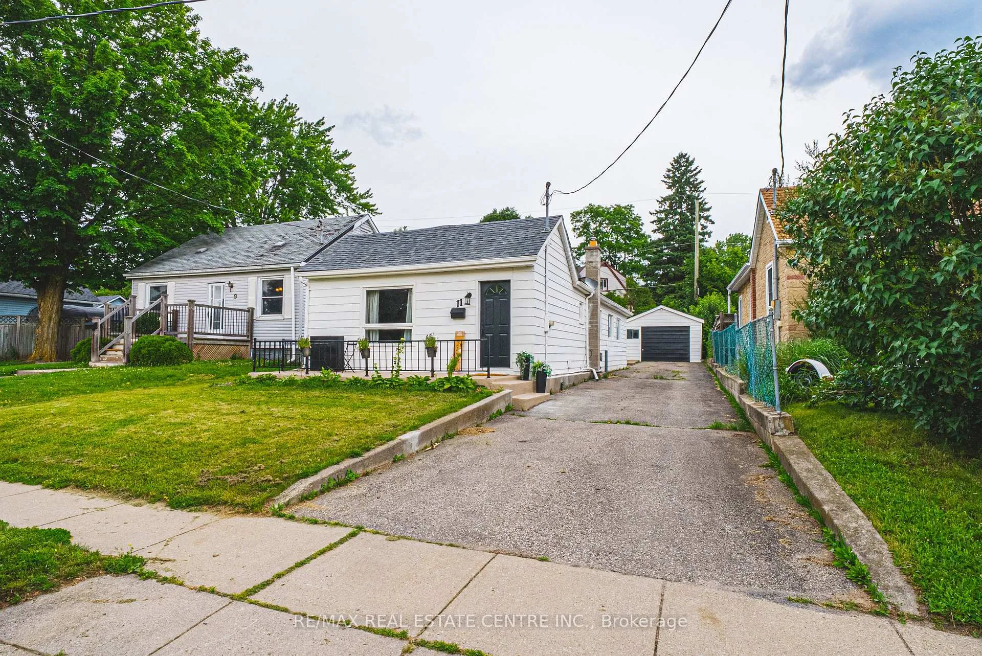 Photo 2 of 11 Broadview Crescent, Cambridge, Greenway-Chaplin — HOMEH
