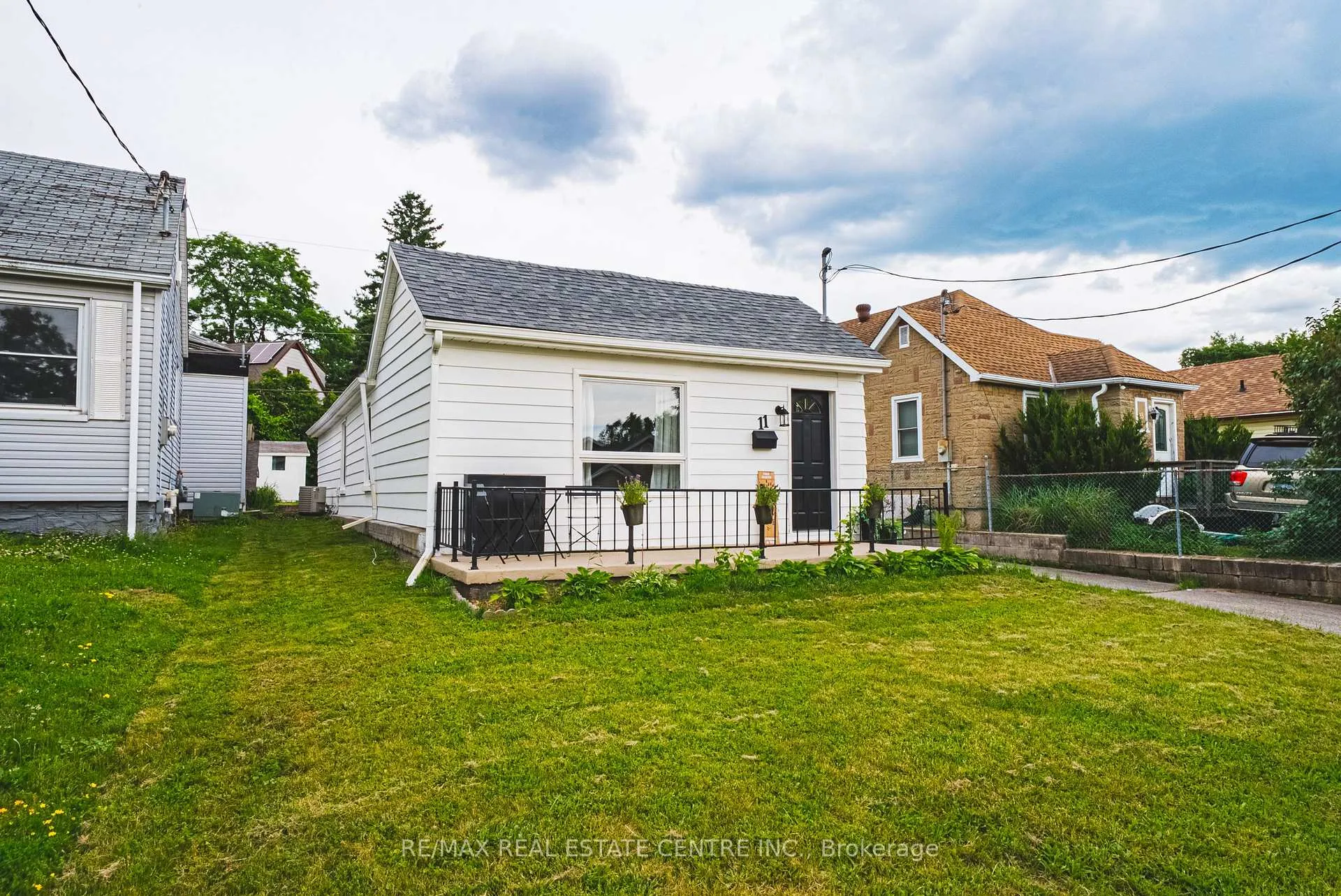 Photo 3 of 11 Broadview Crescent, Cambridge, Greenway-Chaplin — HOMEH