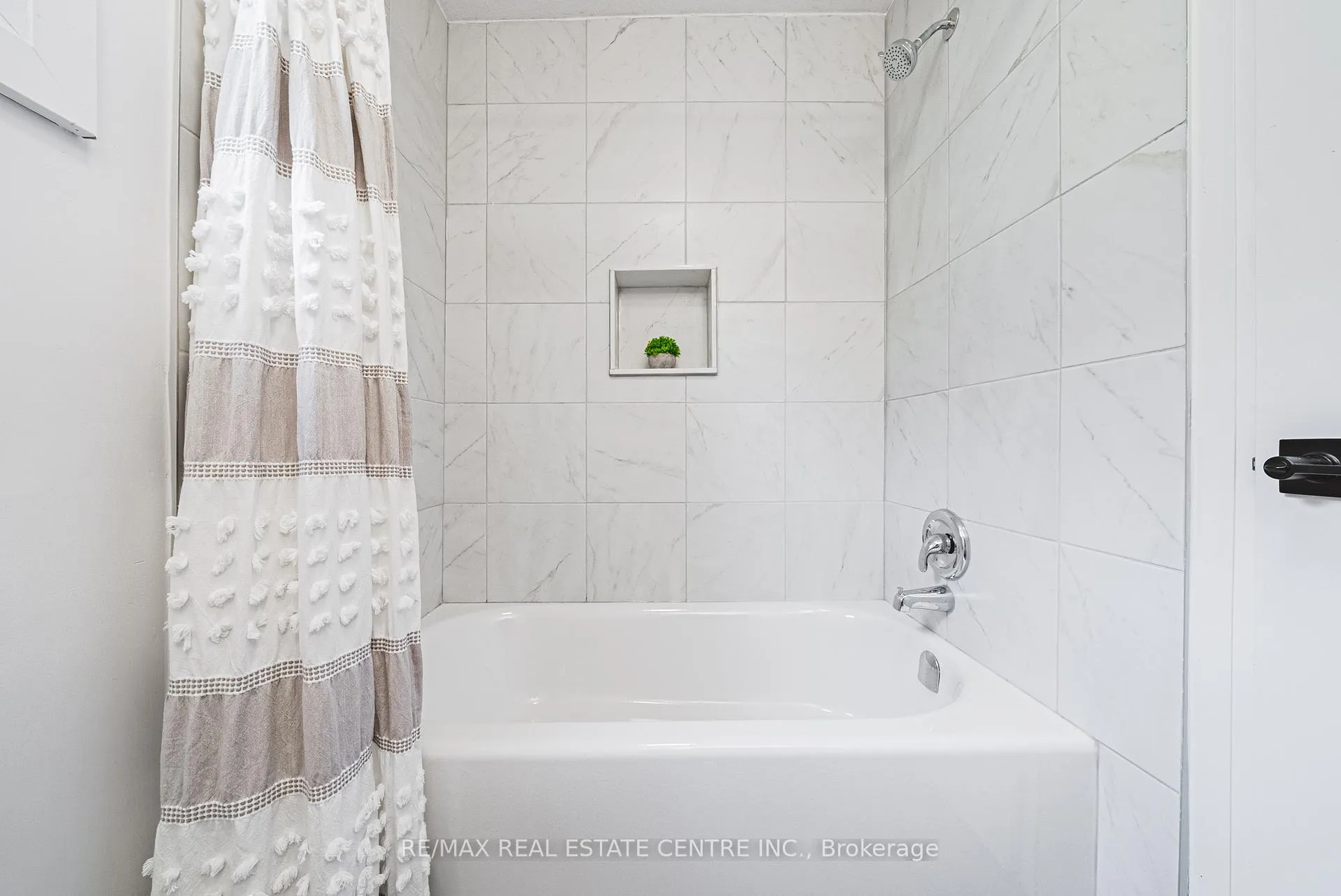 Photo 11 of 11 Broadview Crescent, Cambridge, Greenway-Chaplin — HOMEH