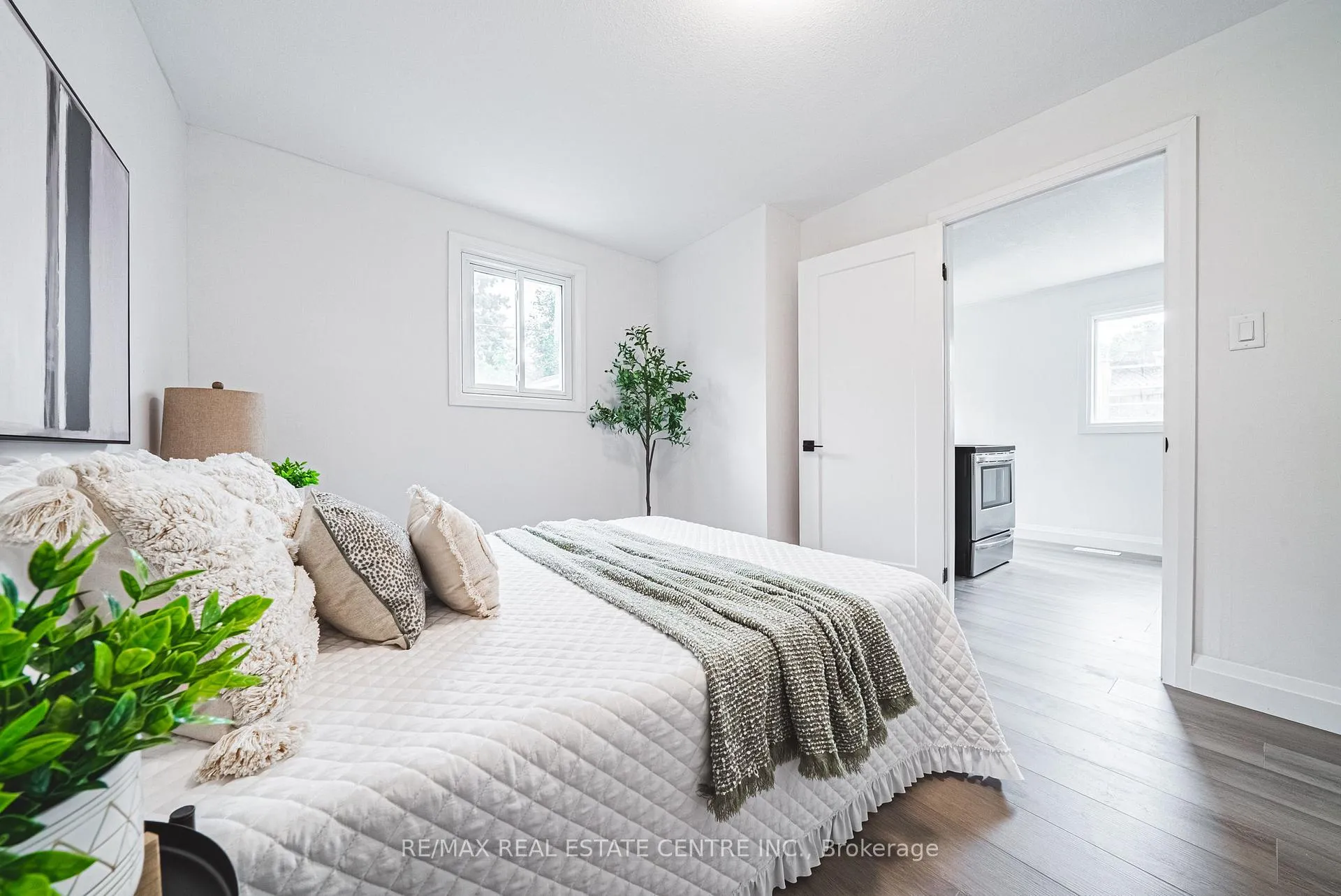 Photo 21 of 11 Broadview Crescent, Cambridge, Greenway-Chaplin — HOMEH