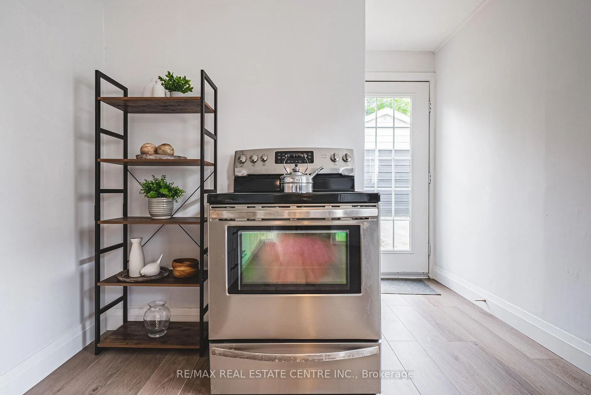 Photo 22 of 11 Broadview Crescent, Cambridge, Greenway-Chaplin — HOMEH