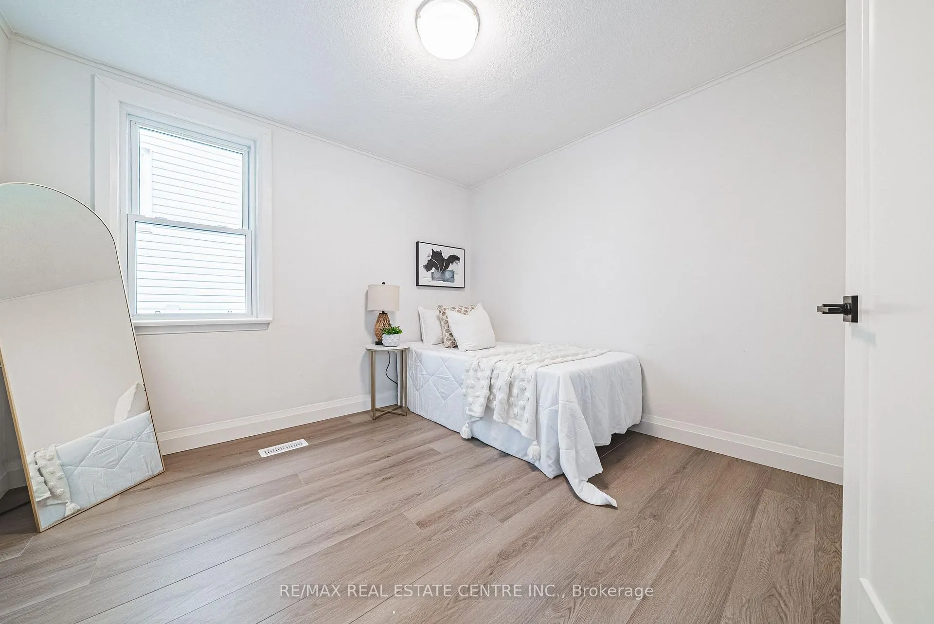 Photo 26 of 11 Broadview Crescent, Cambridge, Greenway-Chaplin — HOMEH