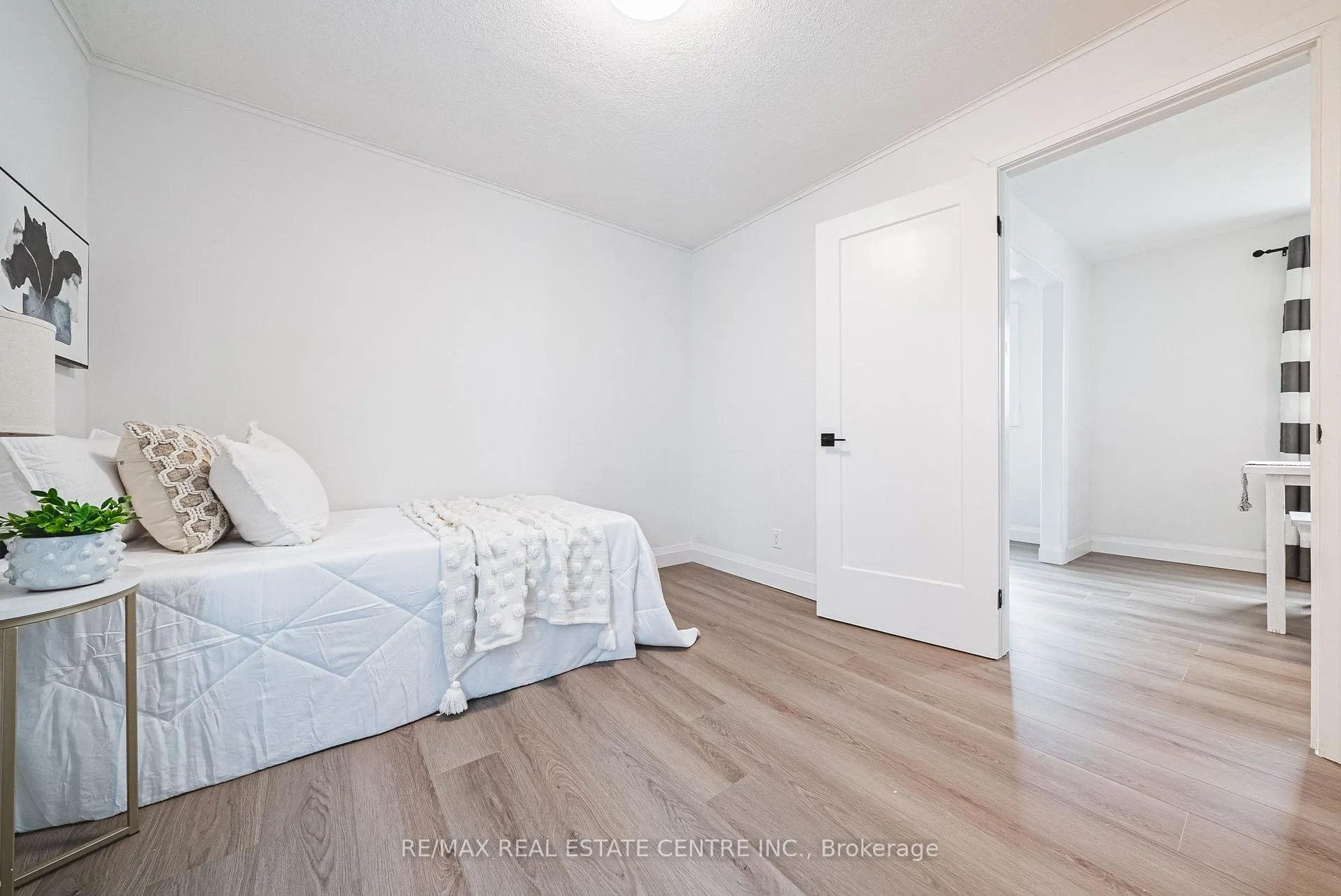 Photo 27 of 11 Broadview Crescent, Cambridge, Greenway-Chaplin — HOMEH