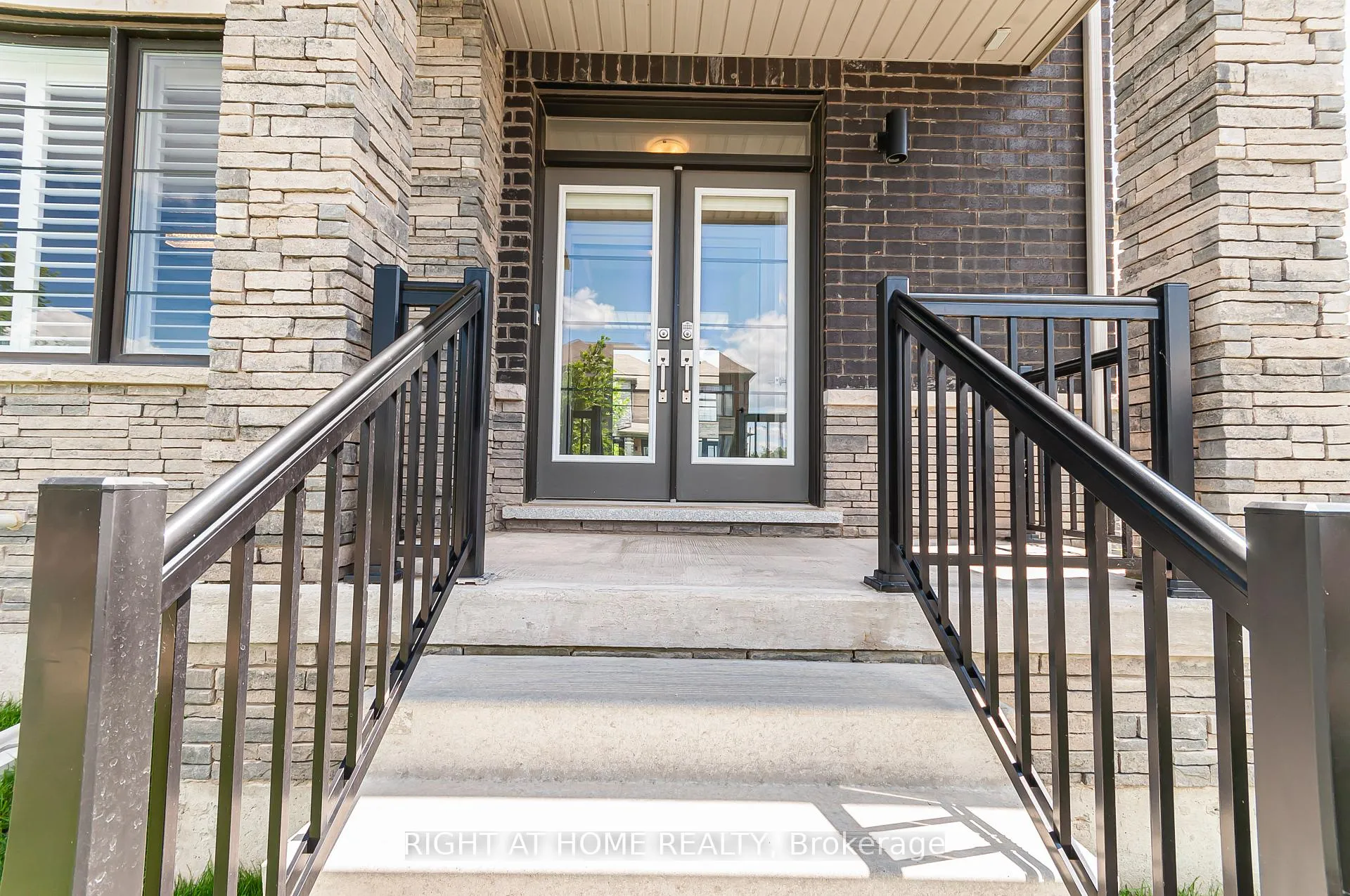 Photo 3 of 103 David Street, Haldimand — HOMEH