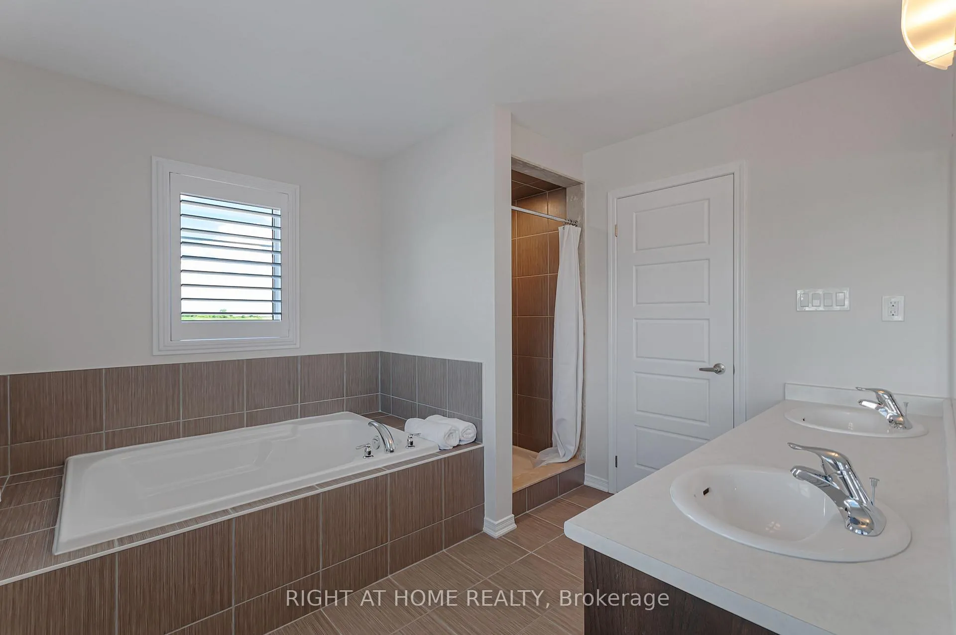 Photo 17 of 103 David Street, Haldimand — HOMEH
