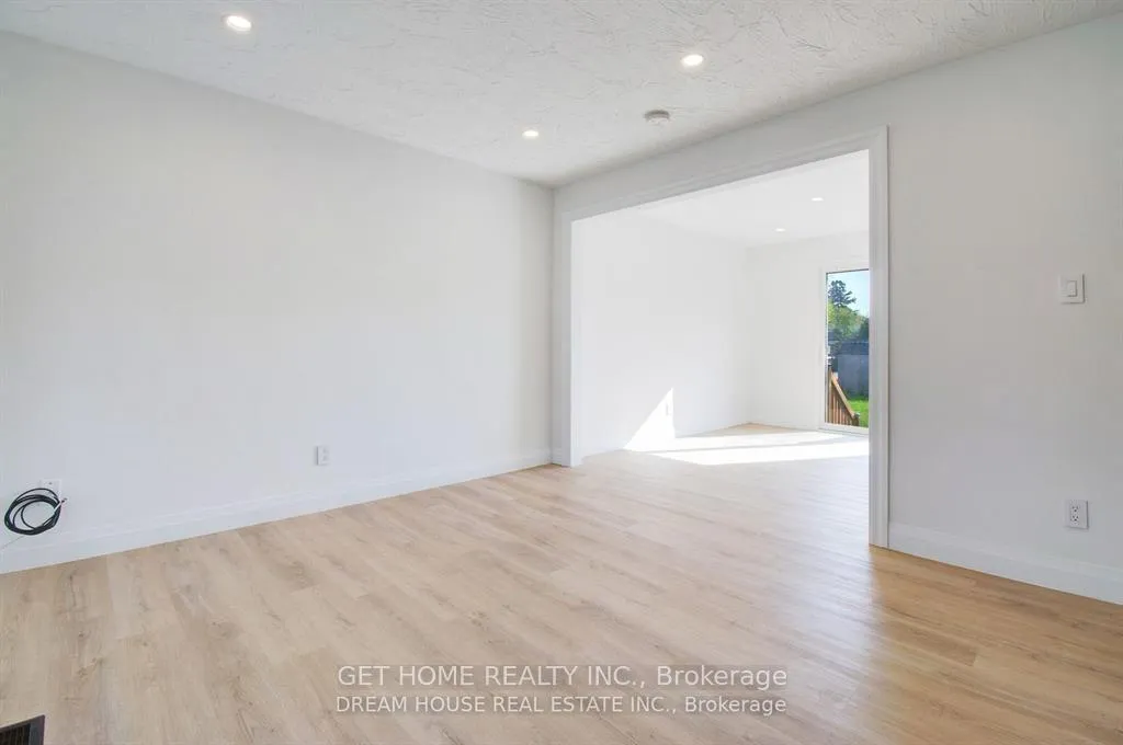 Photo 5 of 47 Ellis Crescent N, Waterloo, Downtown Waterloo — HOMEH