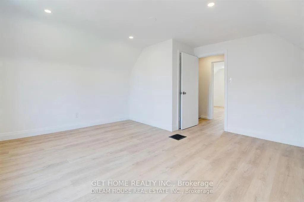 Photo 8 of 47 Ellis Crescent N, Waterloo, Downtown Waterloo — HOMEH