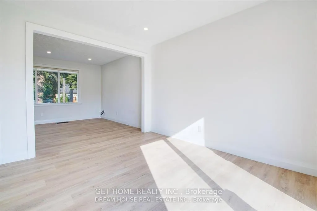 Photo 10 of 47 Ellis Crescent N, Waterloo, Downtown Waterloo — HOMEH