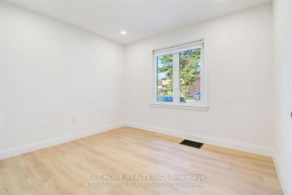 Photo 11 of 47 Ellis Crescent N, Waterloo, Downtown Waterloo — HOMEH