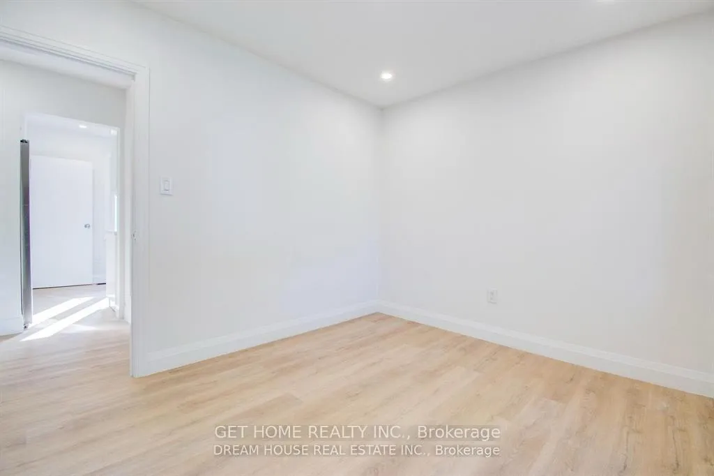 Photo 12 of 47 Ellis Crescent N, Waterloo, Downtown Waterloo — HOMEH