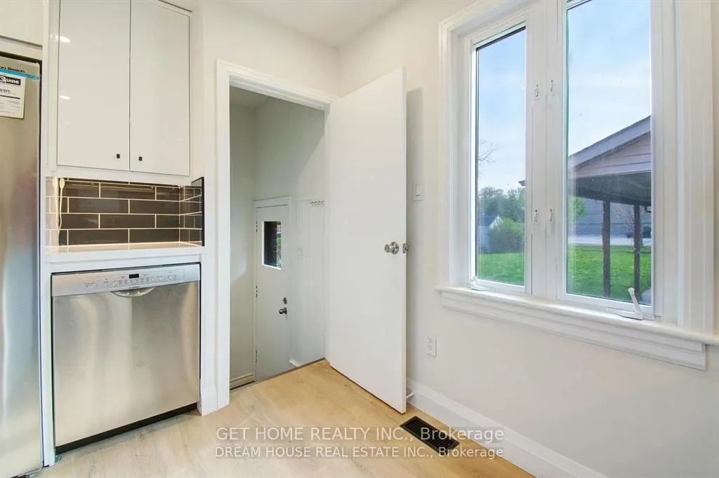 Photo 16 of 47 Ellis Crescent N, Waterloo, Downtown Waterloo — HOMEH
