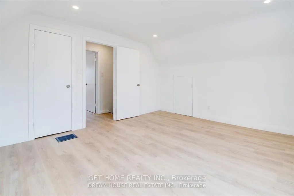 Photo 17 of 47 Ellis Crescent N, Waterloo, Downtown Waterloo — HOMEH