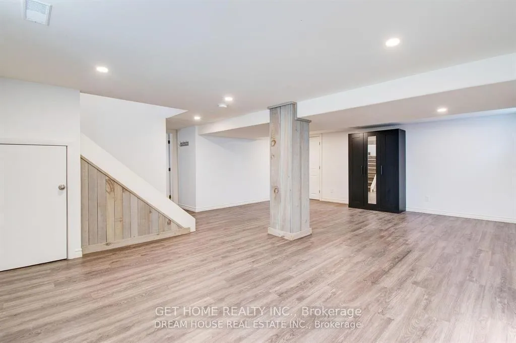 Photo 22 of 47 Ellis Crescent N, Waterloo, Downtown Waterloo — HOMEH