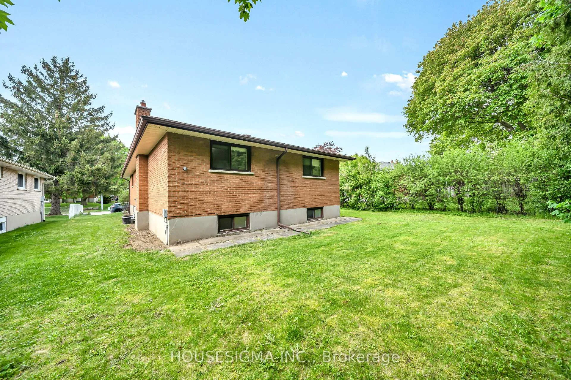 Photo 6 of 70 Flanders Road, Guelph, Dovercliffe Park/Old University — HOMEH