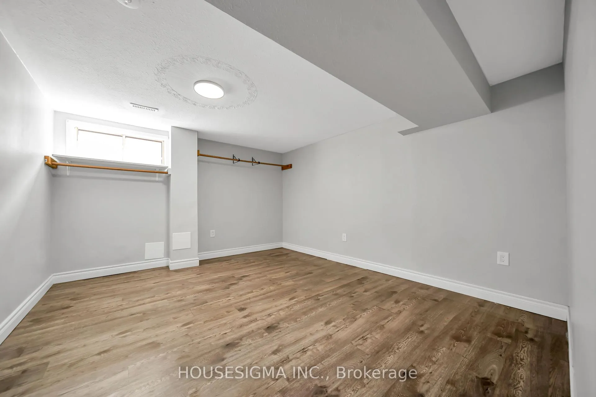 Photo 34 of 70 Flanders Road, Guelph, Dovercliffe Park/Old University — HOMEH