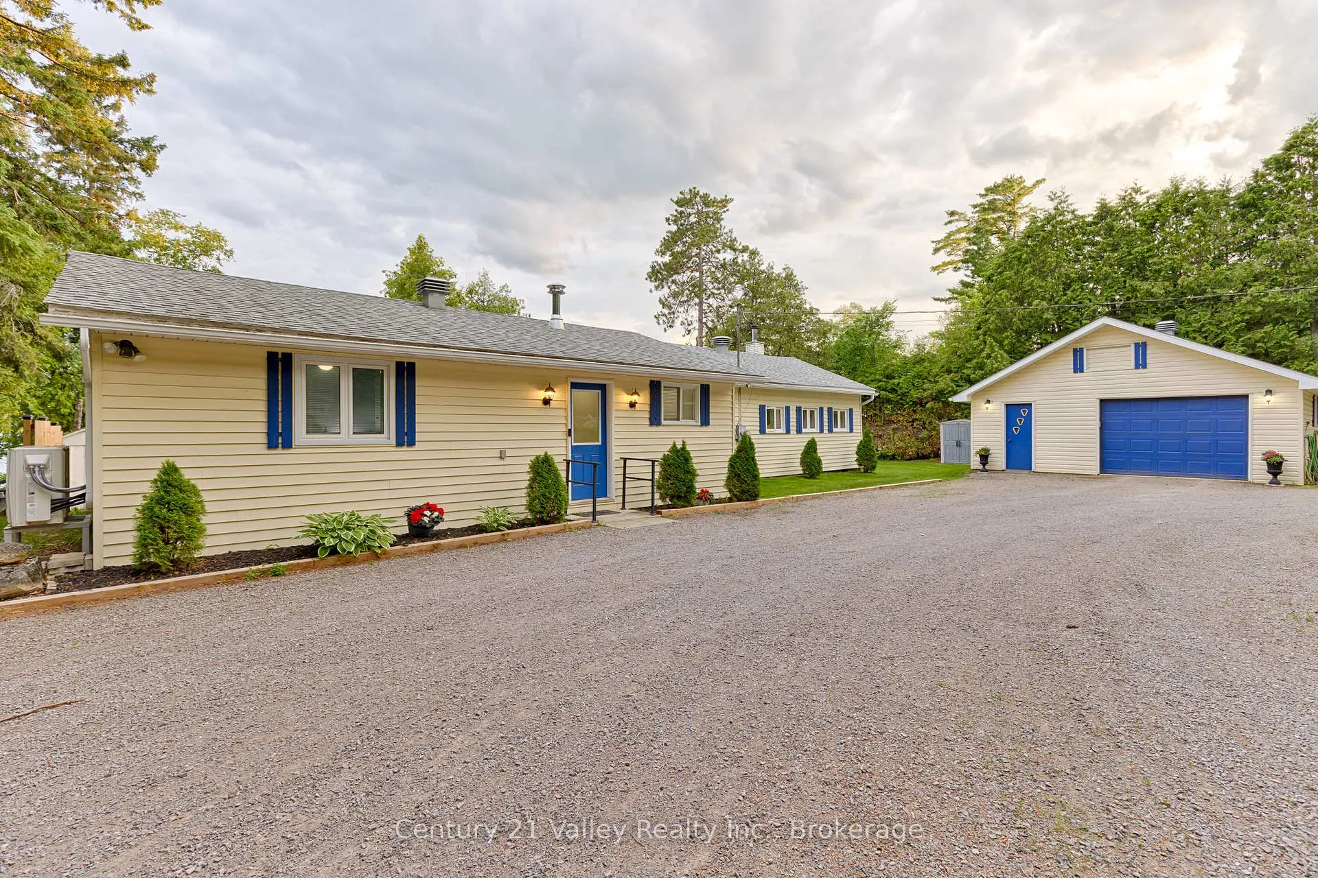Photo 6 of 229 Holiday Lane, North Algona Wilberforce, North Algona/Wilberforce Twp — HOMEH