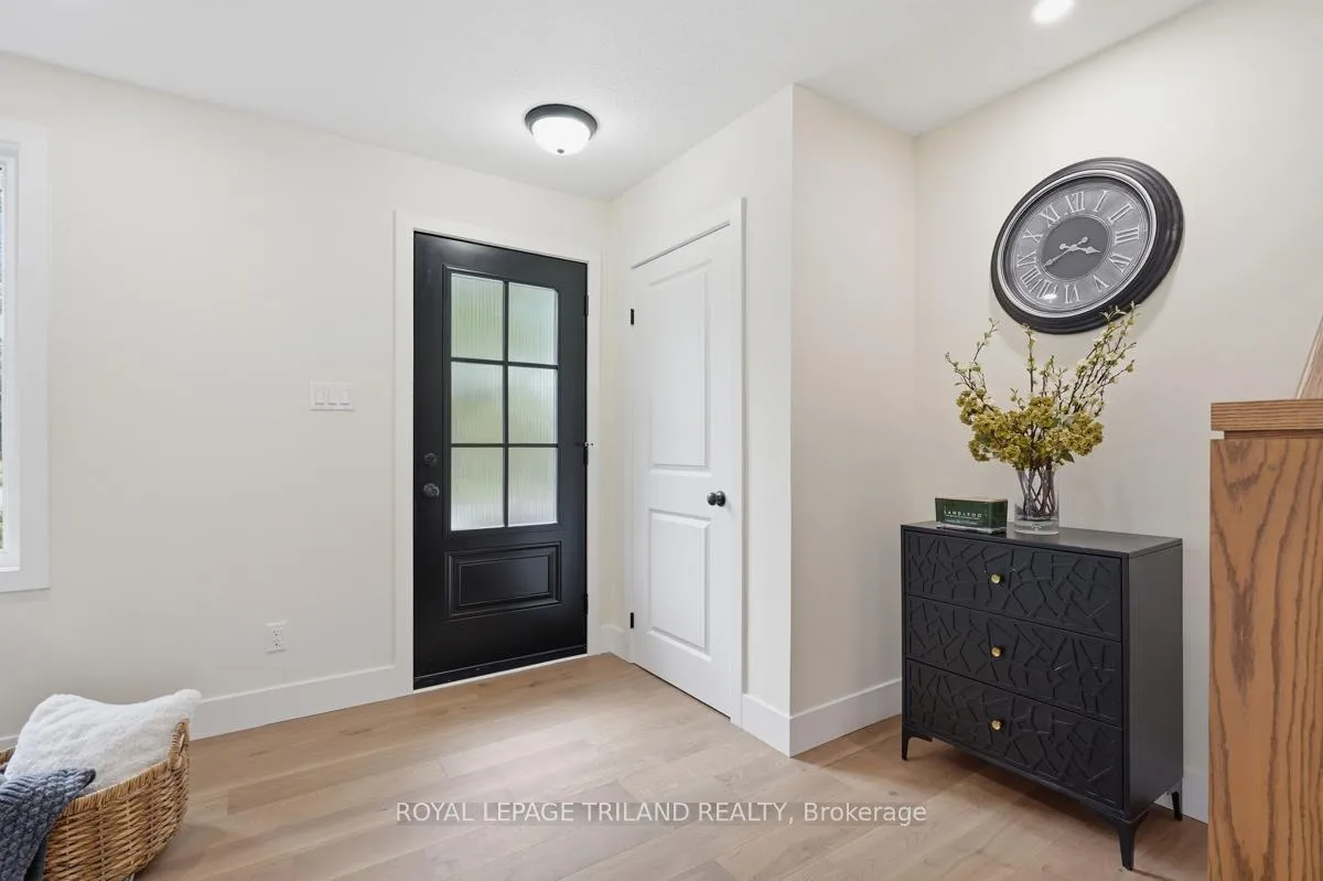Photo 6 of 110 St Lawrence Boulevard, London, South O — HOMEH
