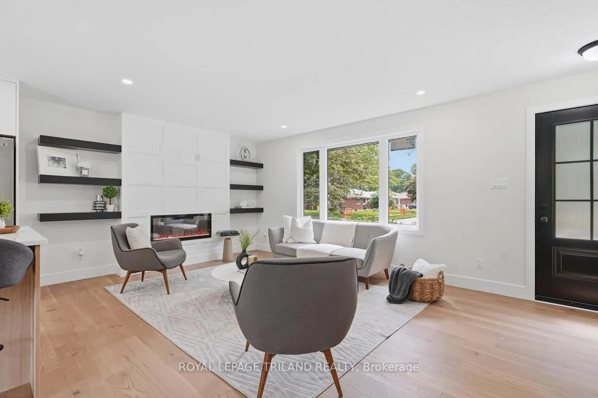 Photo 9 of 110 St Lawrence Boulevard, London, South O — HOMEH