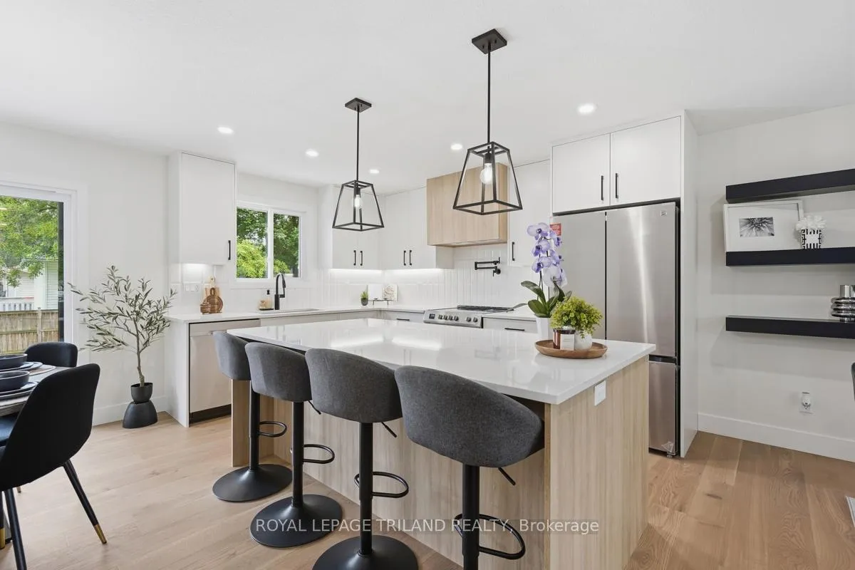 Photo 12 of 110 St Lawrence Boulevard, London, South O — HOMEH