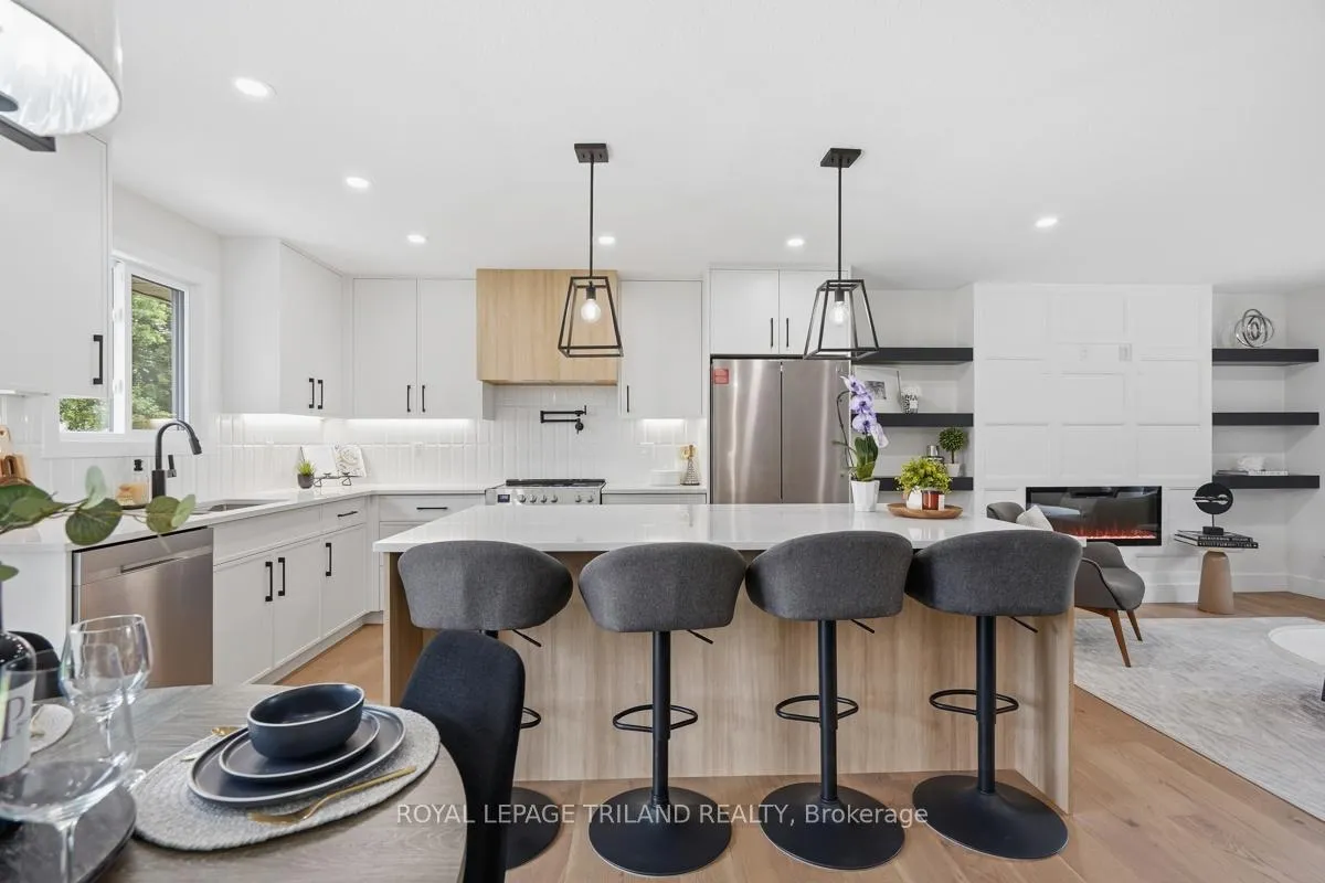 Photo 13 of 110 St Lawrence Boulevard, London, South O — HOMEH