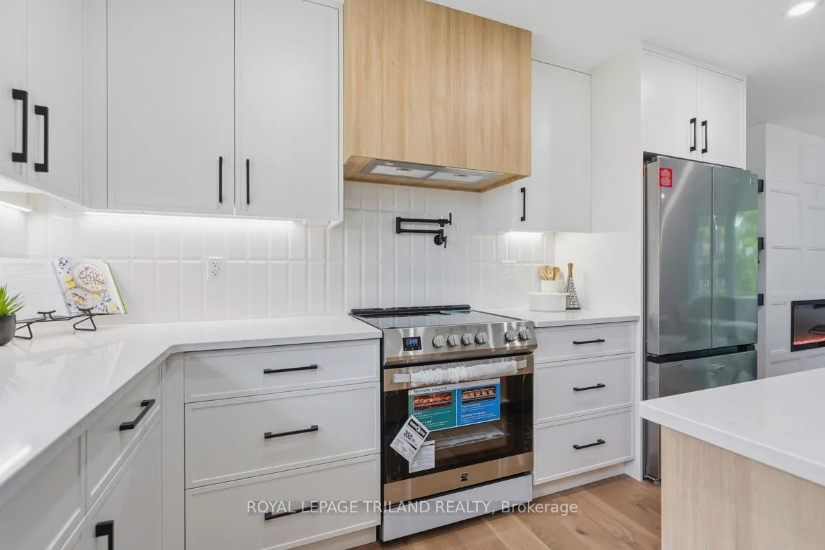 Photo 14 of 110 St Lawrence Boulevard, London, South O — HOMEH