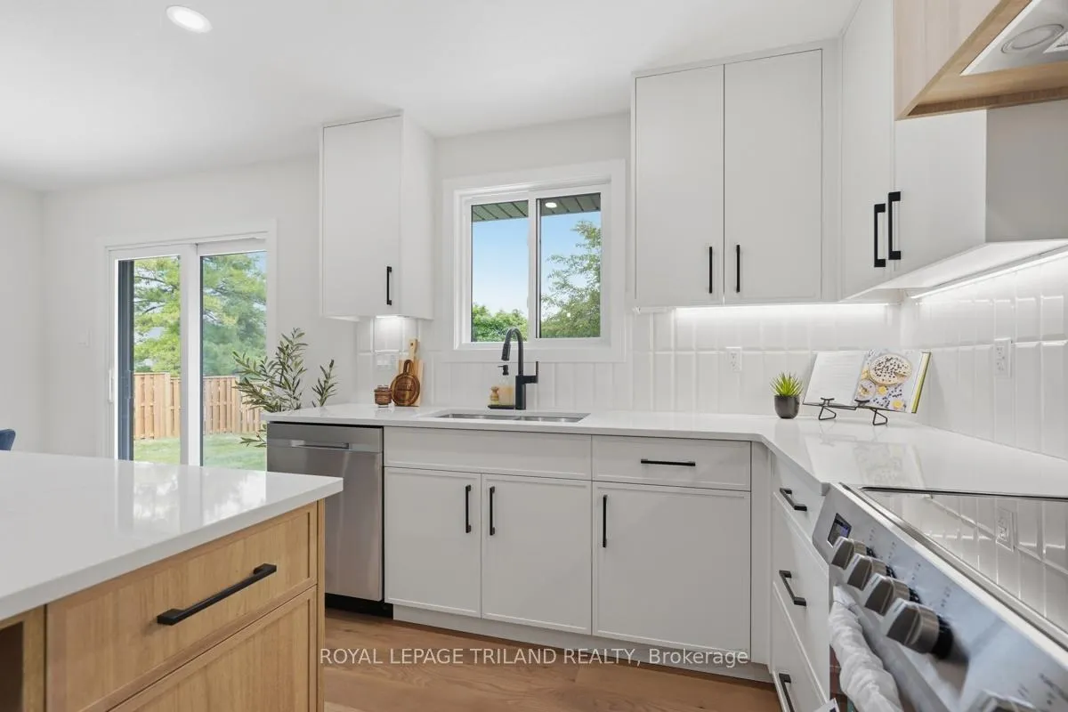 Photo 15 of 110 St Lawrence Boulevard, London, South O — HOMEH