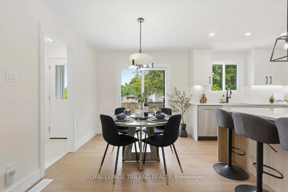 Photo 17 of 110 St Lawrence Boulevard, London, South O — HOMEH