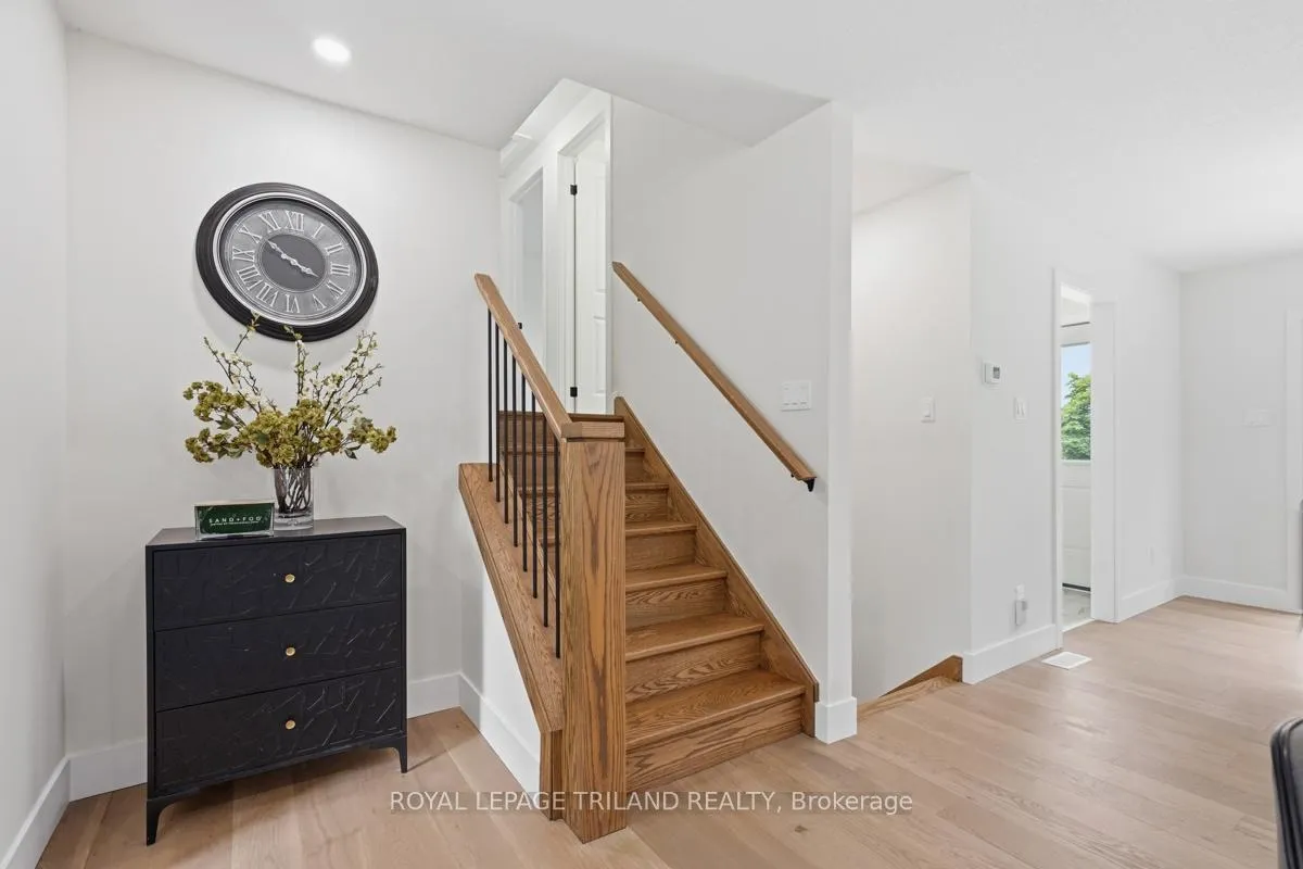 Photo 19 of 110 St Lawrence Boulevard, London, South O — HOMEH