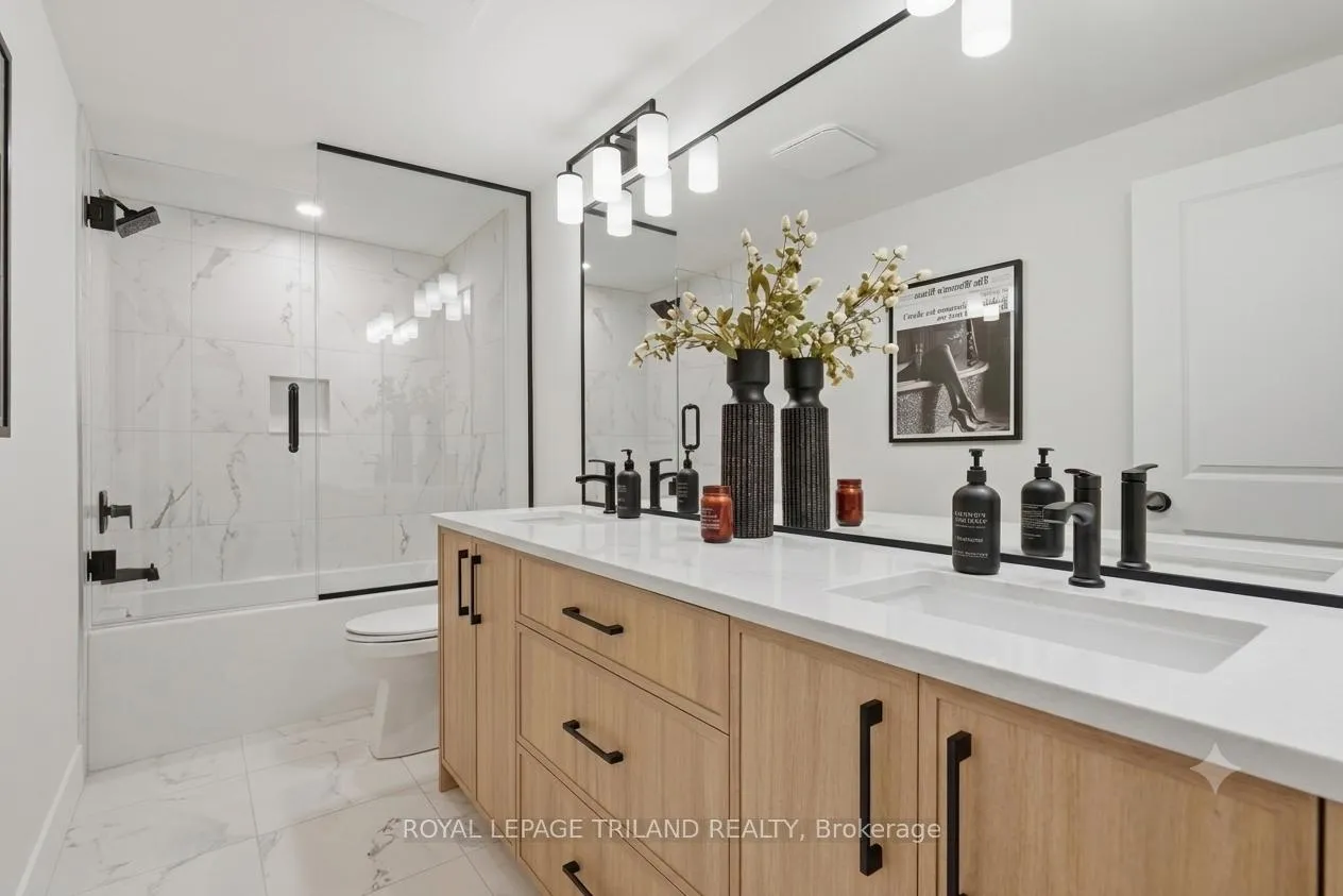 Photo 23 of 110 St Lawrence Boulevard, London, South O — HOMEH