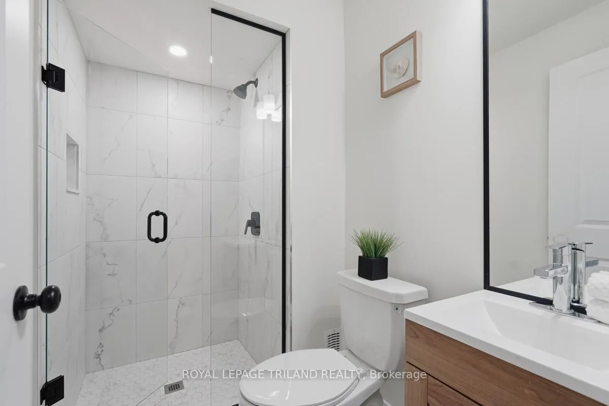 Photo 26 of 110 St Lawrence Boulevard, London, South O — HOMEH
