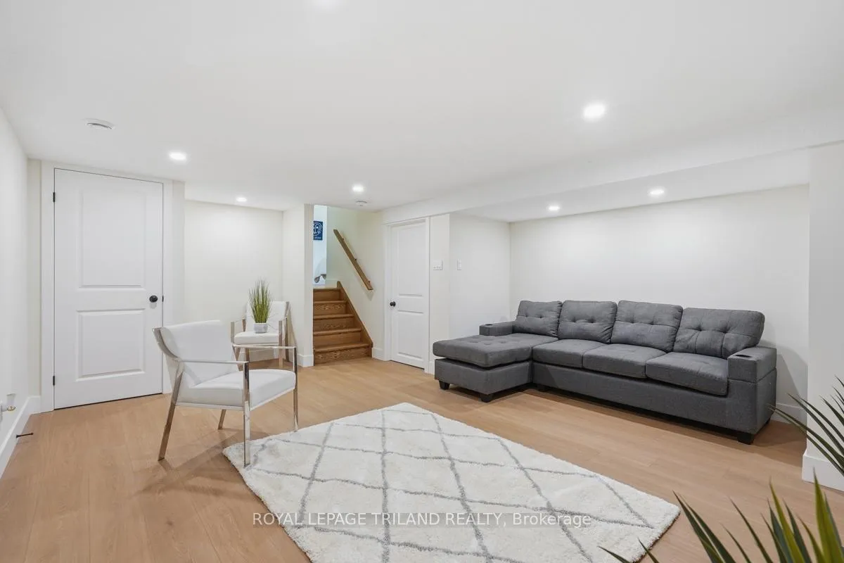 Photo 29 of 110 St Lawrence Boulevard, London, South O — HOMEH